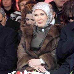 Emine Erdoğan oğlunun yemin törenine katılacak