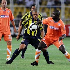 Fenerbahçe'nin kaptanı Alex, İstanbul'a geldi