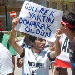 "Gülerek yaktın, donarak öldün" pankartı yargıda!