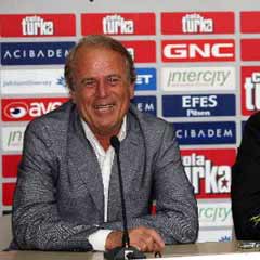 Mustafa Denizli, 1 yıl daha Beşiktaş'ta...
