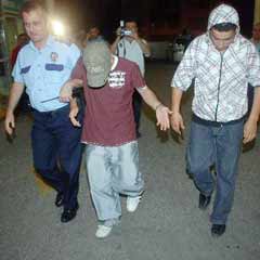 Askerden kaçtılar polise yakalandılar