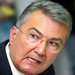 Deniz Baykal, iz peşinde...