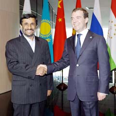Ahmedinejad, ABD'yi Rusya'da vurdu