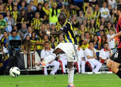 Krasice kızdı tekmeledi