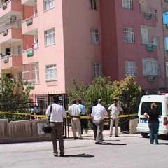 Apartman dairesinde 8 ceset bulundu