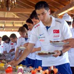 Kayserispor'dan A Milli Takım'a yemek