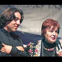 Ödül verenle alanlara bakın