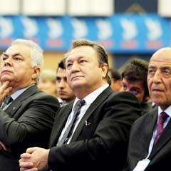 Zeki Sezer niye döndü?