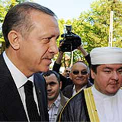 Erdoğan Cuma Namazı'nı Oliva Camisi'nde kıldı