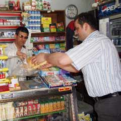 Bakkal amca, Marketler Yasası'nı bekliyor