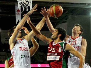 12 Dev Adam'dan Portekiz'e Fark