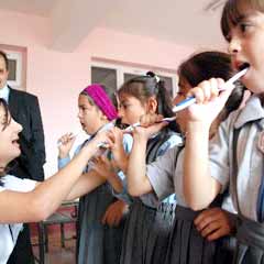Çocukların yüzde 95'i diş fırçalamasını bilmiyor
