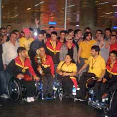 GS'li engelli başketbolcular karşılandı