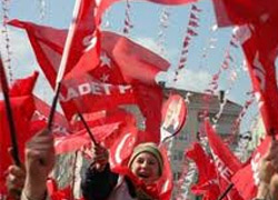 Saadet gençliği ayağa kalkıyor