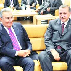 Erdoğan'la Baykal diz dize!