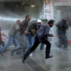 1 Mayıs göstericisi linç edildi