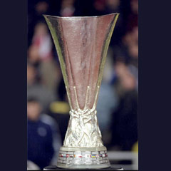 UEFA Kupası sergileniyor