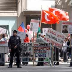 Ermeniler, ABD'de Büyükelçiliğimize dayandı