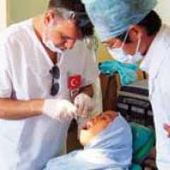 Gönüllü Türk doktorlar Afganistan'a gitti