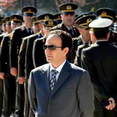 Baydemir törene gelmeyince...