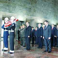 23 Nisan kutlaması Anıtkabir'de başladı