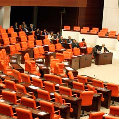 DTP'liler oturma eylemine başladılar