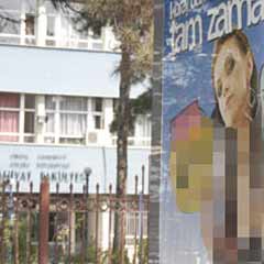 İlahiyat Fakültesi önünde ahlaksız reklâm!