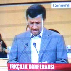 FLAŞ: Siyonistler Ahmedinejad konuşurken protesto etti