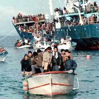 Türk gemisi kaçak göçmenlerden kurtuldu