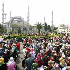 Sultanahmet'te Özal mevlidine büyük katılım