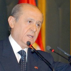 Bu sefer el öptürmedi, el öptü
