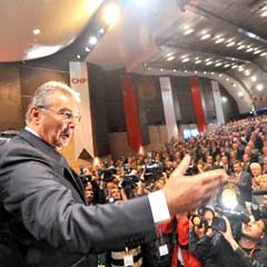 Baykal, hiç demediği yerde "millet" dedi