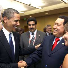 Obama ve Chavez tokalaştı