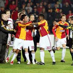 Derbiyi arenaya çevirenler yandı