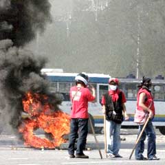 Tayland'da sular duruluyor