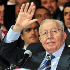 Necmettin Erbakan İran'a gidiyor