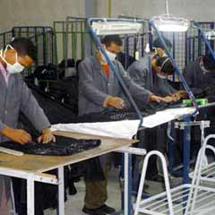 Akdağ'dan kot taşlama işçilerine çağrı