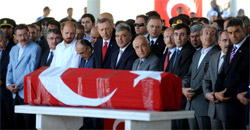 Gaziantep'te şehit tabutuna paket bandı