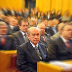 Bahçeli kongrede aday olamayacak mı?