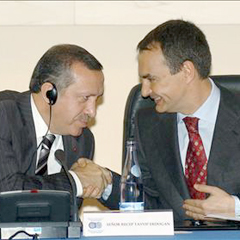 Zapatero desteğini yineledi