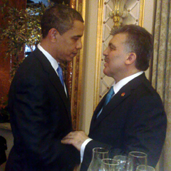 Obama ve Gül bir süre sohbet etti (FOTO)