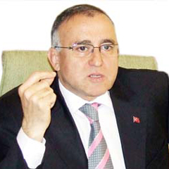 Güzelbey: Parti rozetimi çıkardım, herkesin başkanıyım