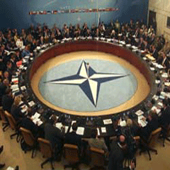 NATO karşıtı 300 kişi gözaltına alındı