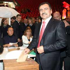 Vefatı nedeniyle yerel seçim tarihi değişiyor