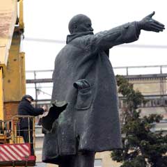 Lenin'in heykeline bombalı saldırı