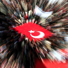 Bayrağın gölgesinde toprağa verildi