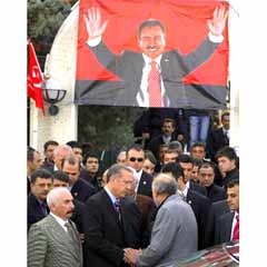 Başbakan'dan Yazıcıoğlu'nun evine taziye ziyareti