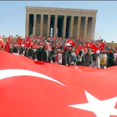 Koç'tan Cumhuriyet mitinglerine tam destek!