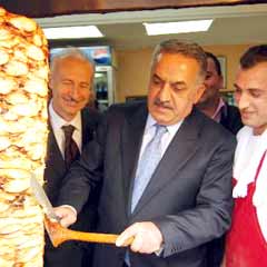 Hayati Yazıcı Edirne'de döner kesti