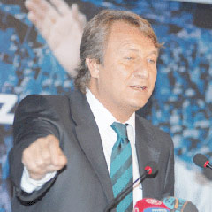 Sezer: Baykal milletin ve solun önünü kesiyor